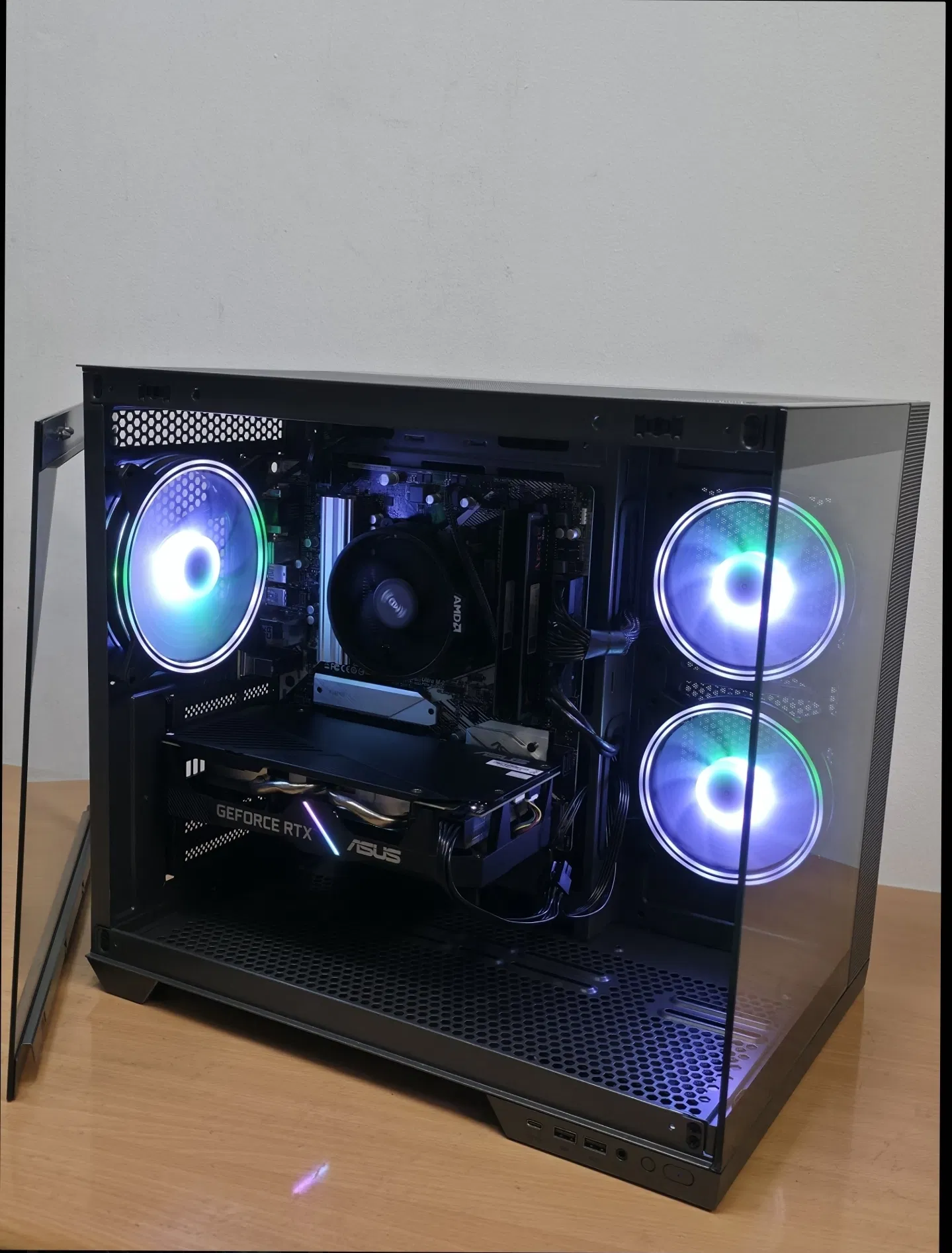 Komputer gamingowy z chłodzeniem RGB złożony przez TrevTech